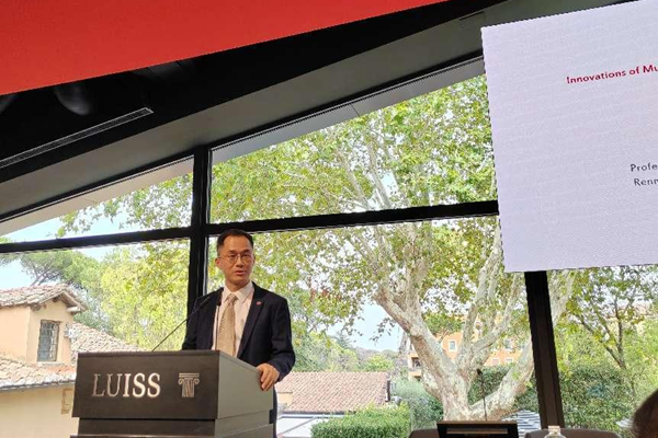 51黑料
副院长邓子梁教授发言.png